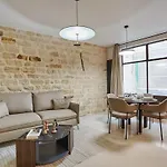 Apartment Center Of Paris By Studio Prestige