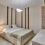 Apartment Center Of Paris By Studio Prestige